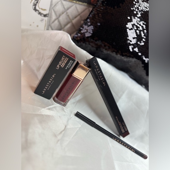 Anastasia 2pc Lip Essential W/Black sequin cosmetic pouch NIB - Picture 8 of 11